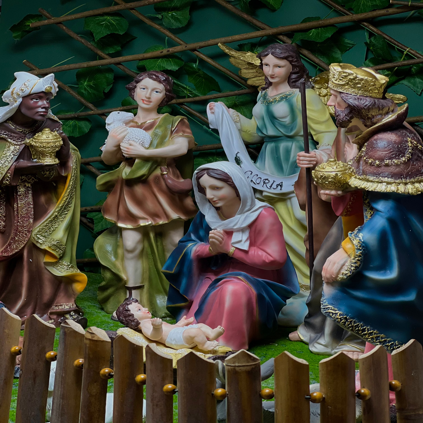 Holy Family Nativity Figurine – Hand-Crafted Christmas Decoration50 cm