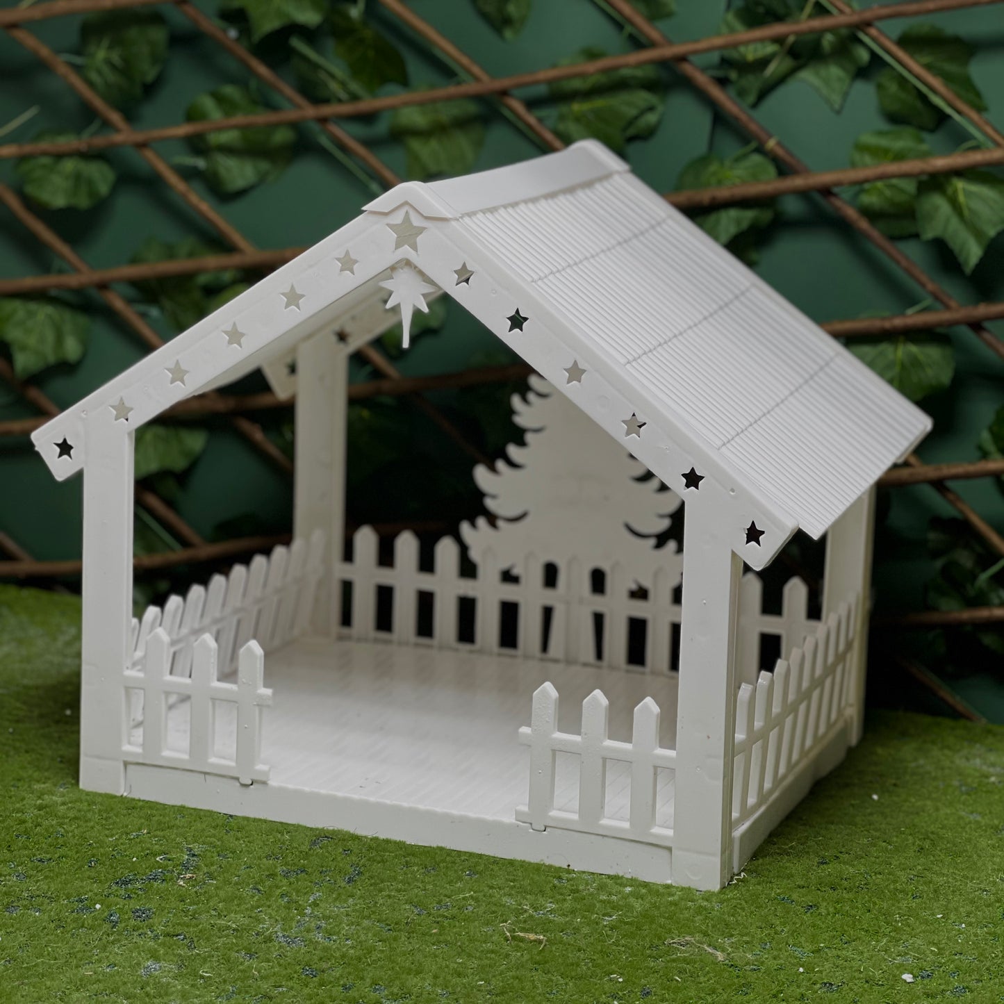 40 cm Plastic Crib with 15 cm Painted Holy Family & Shepherd Figures