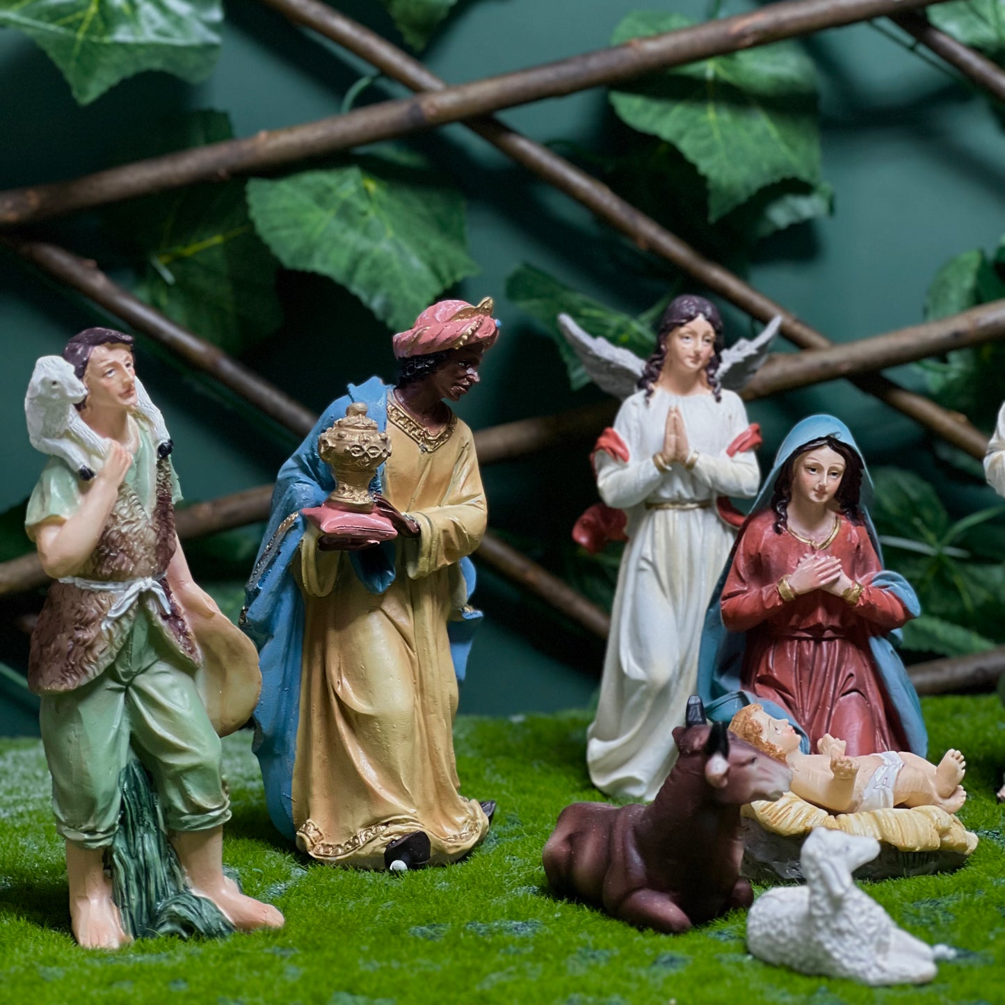 15 cm Classic Painted Resin Nativity Figurine Set – Compact Holy Family