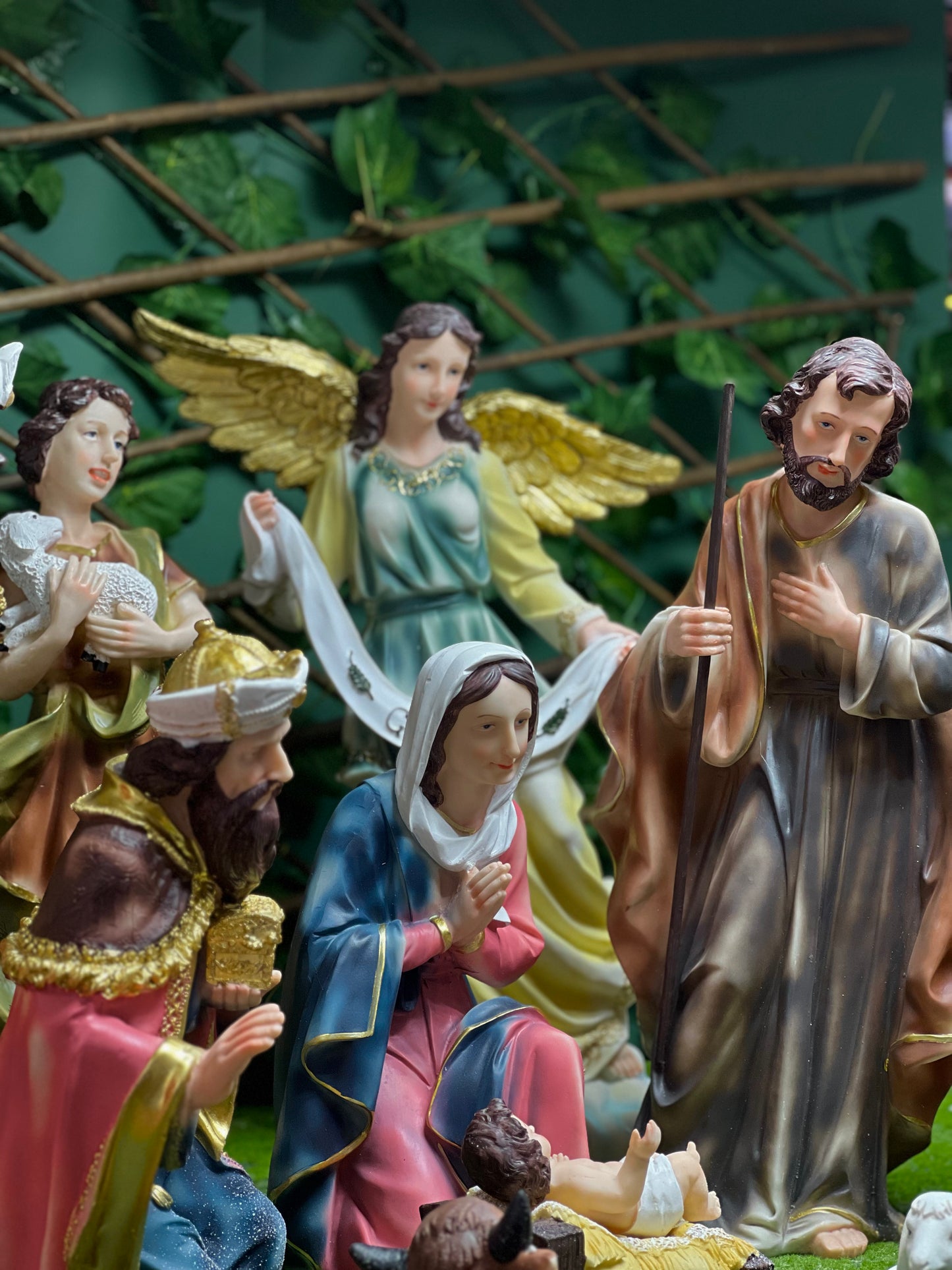 Holy Family Nativity Figurine – Hand-Crafted Christmas Decoration50 cm