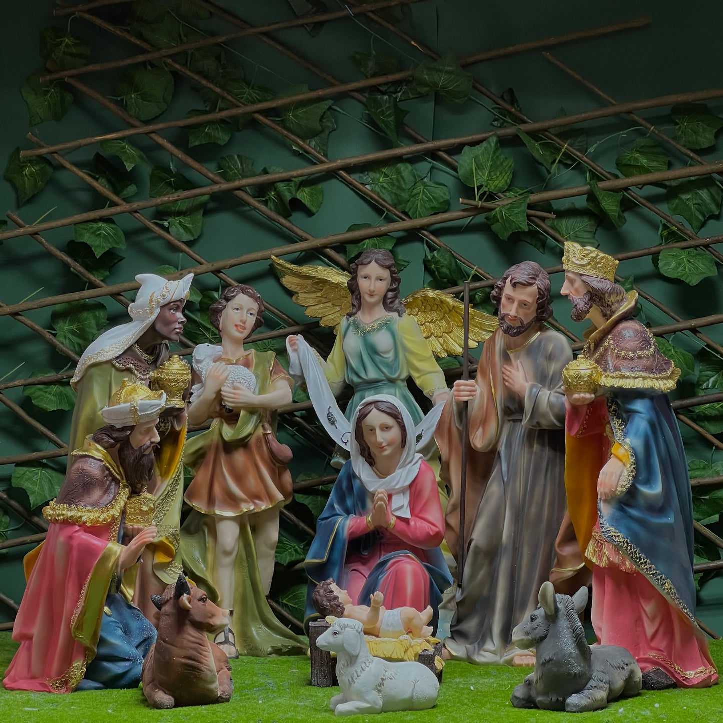 Holy Family Nativity Figurine – Hand-Crafted Christmas Decoration50 cm