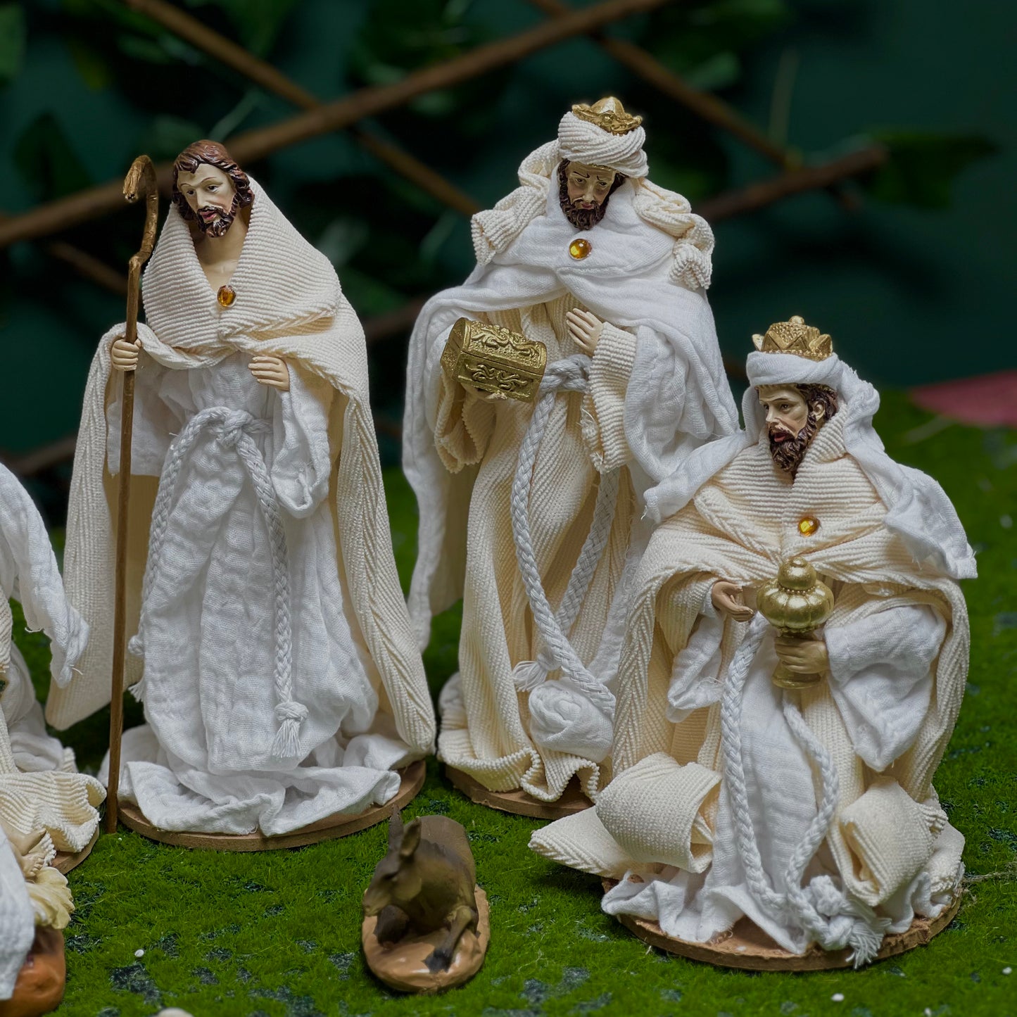 30 cm White Holy Family Nativity Set with Cloth – Premium Christmas Figurines
