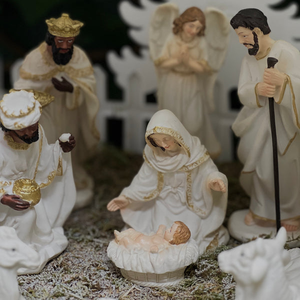 40 cm Plastic Crib with 15 cm Painted Holy Family & Shepherd Figures