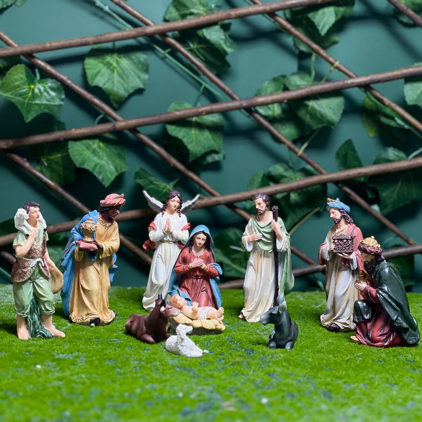 15 cm Classic Painted Resin Nativity Figurine Set – Compact Holy Family