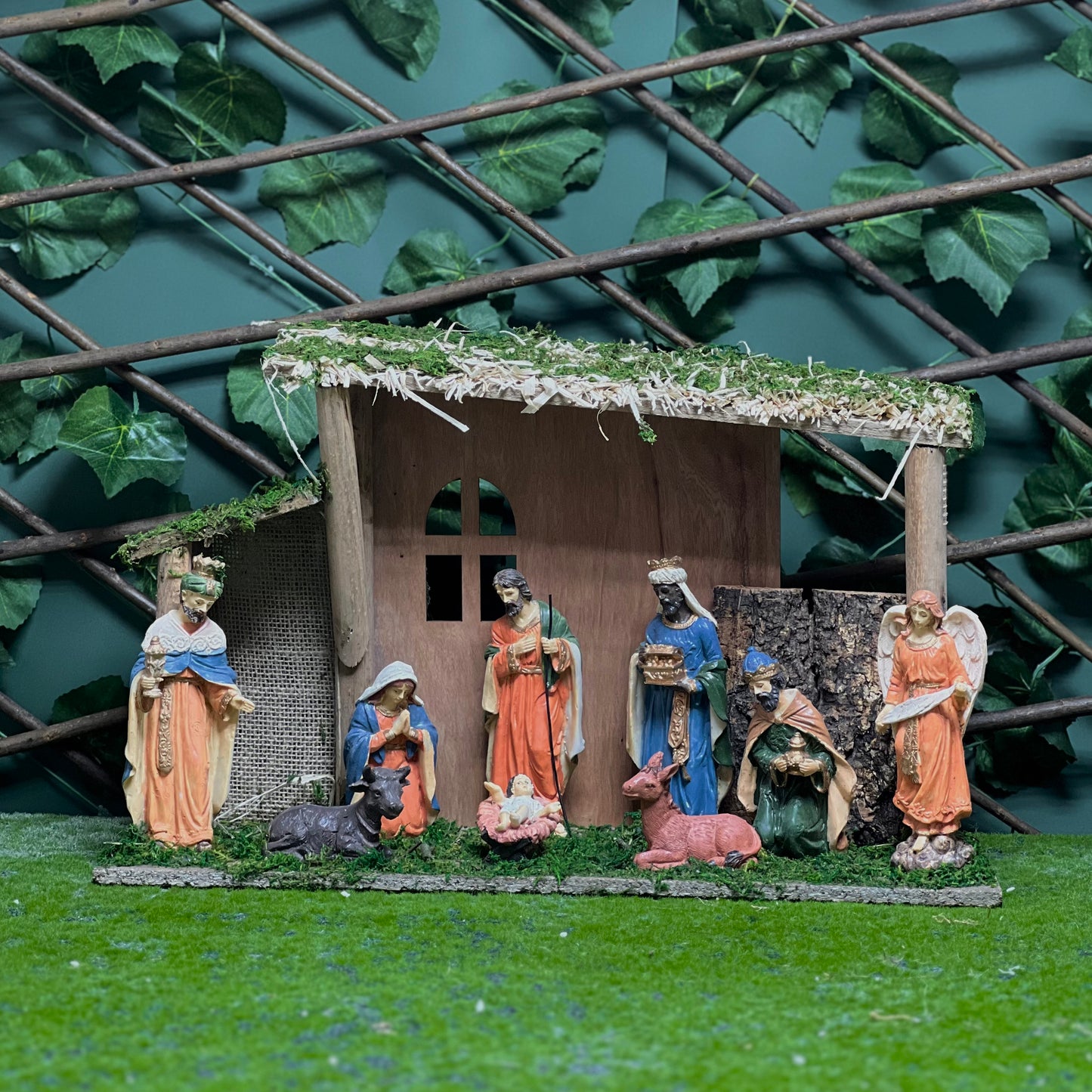 15 cm Holy Family Set with Natural Wooden Crib