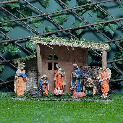 15 cm Holy Family Set with Natural Wooden Crib