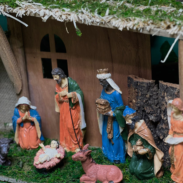 15 cm Holy Family Set with Natural Wooden Crib