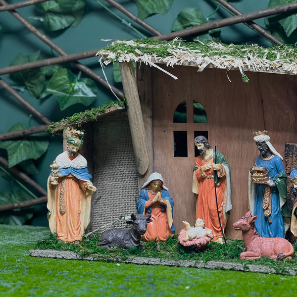 15 cm Holy Family Set with Natural Wooden Crib