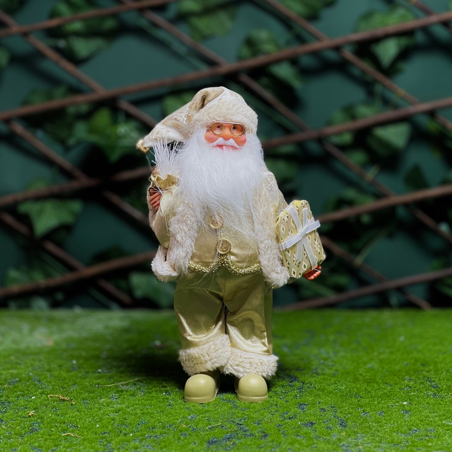 Santa Claus Figurine – Premium Gold Christmas Decoration