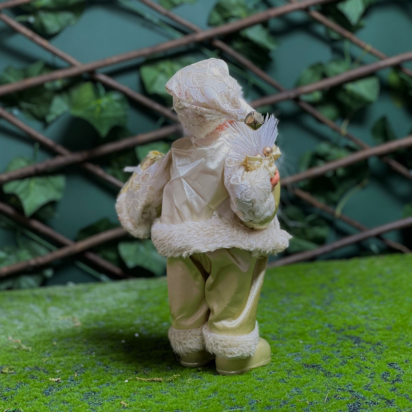 Santa Claus Figurine – Premium Gold Christmas Decoration
