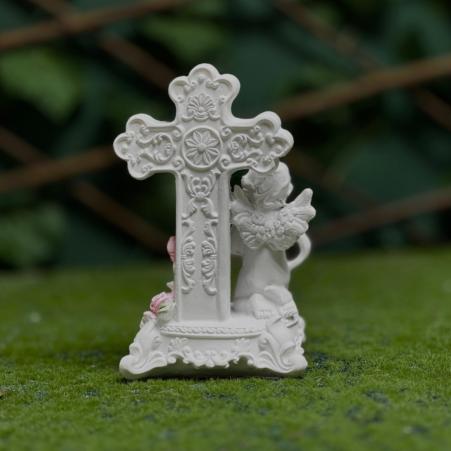 Angel & Cross Decorative Figurine – White Resin Prayer Statue