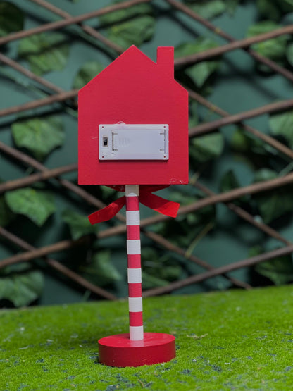 Santa Stop Here House Sign – Red & White Table Décor