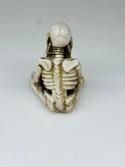 Skeleton Thinker Figurine – Gothic Skull Desk Decor Mini Resin Statue